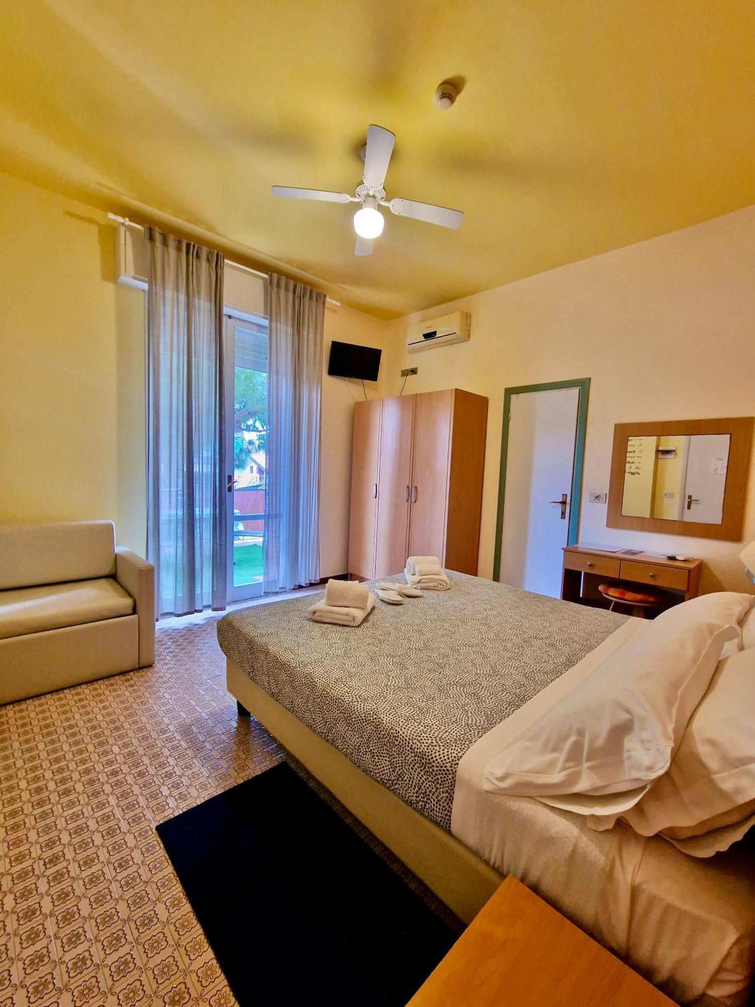 Hotel Rossella ริมินี ภายนอก รูปภาพ